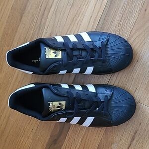 Woman's Adidas Shoes. Size 8
